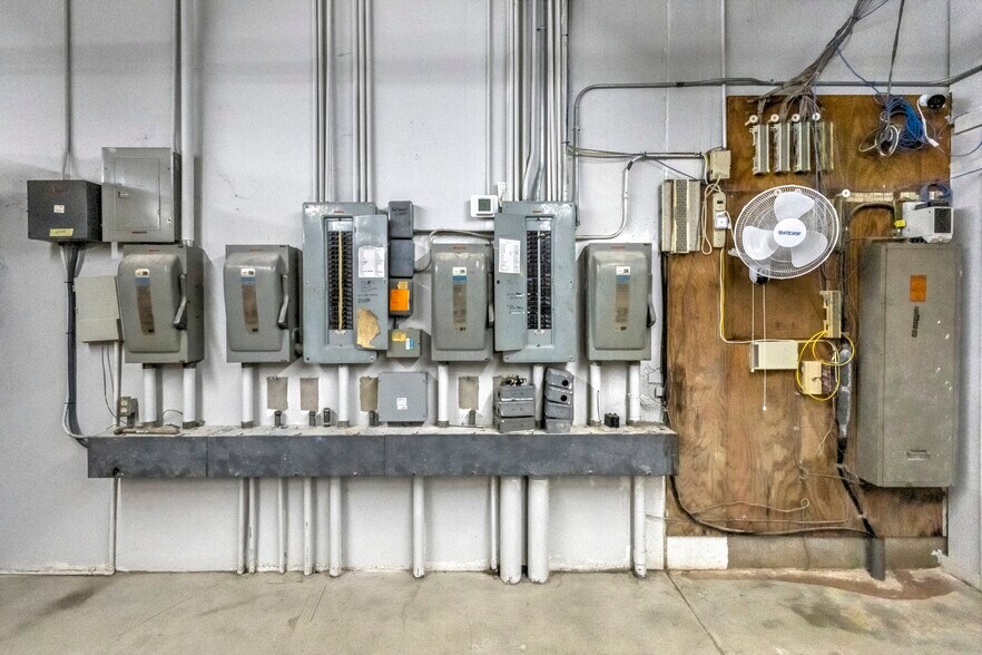 More Photos Of 1909 N Highway 81, Duncan Auto Dealership For Sale