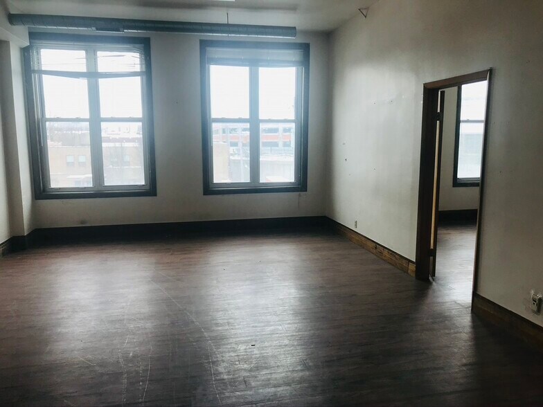 More Photos Of 1607 W Howard St, Chicago Office For Lease