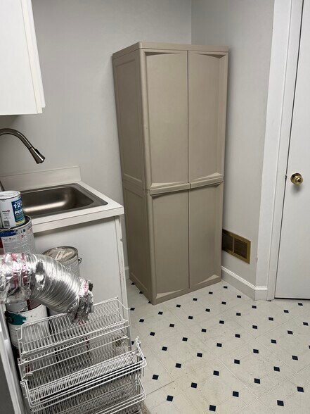 More Photos Of 2020 Dean St, St Charles Office For Sale