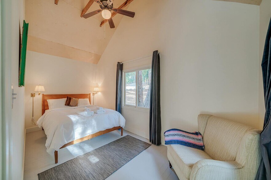 More Photos Of 25807 State Highway 189, Twin Peaks Hotel For Sale