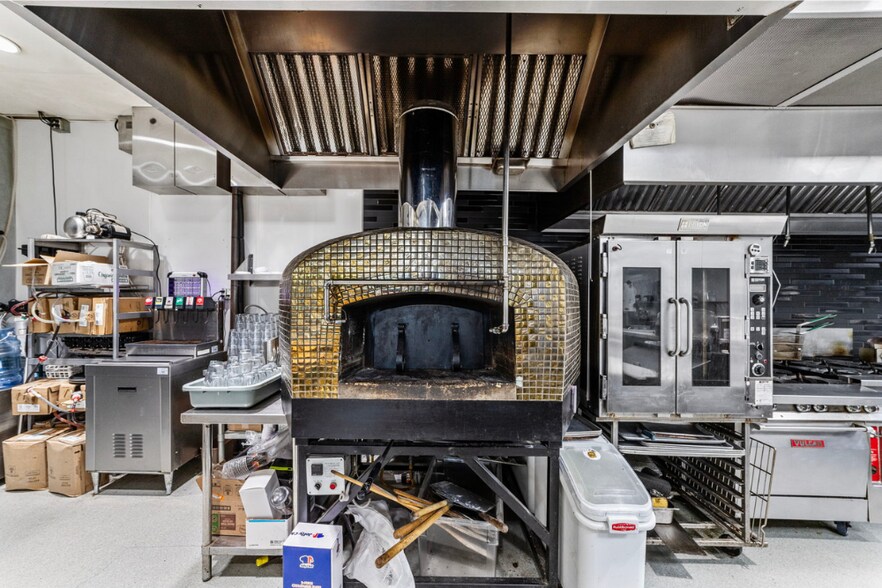 More Photos Of 236 S Coast Hwy, Oceanside Storefront For Lease