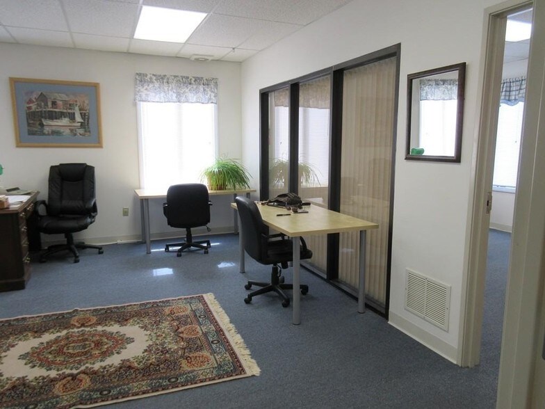 More Photos Of 78 Faunce Corner Mall Rd, North Dartmouth Medical For Sale