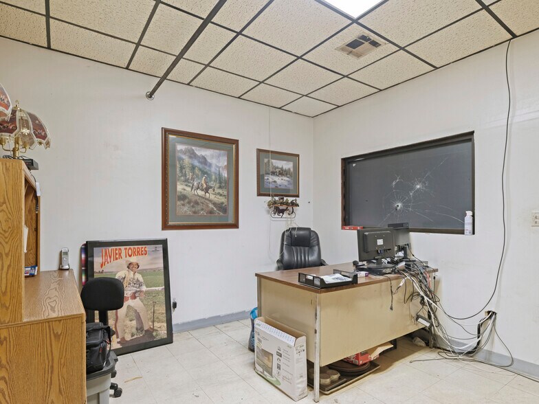 More Photos Of 1508 SE 25th St, Oklahoma City Bar For Sale