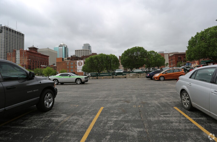 More Photos Of 700 Wyandotte St, Kansas City Parking Lot For Sale