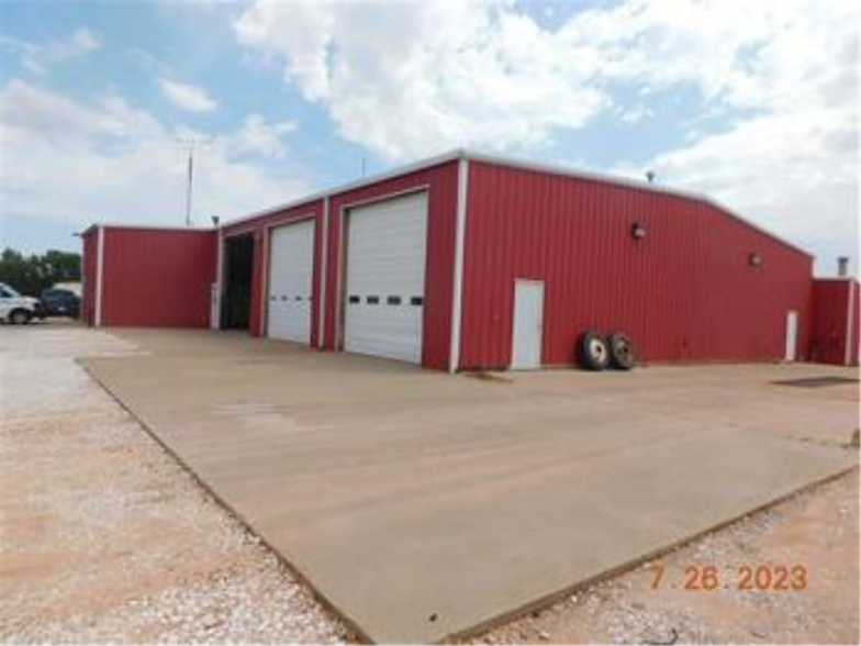More Photos Of 110 W Twelfth St, Ringwood Warehouse For Sale