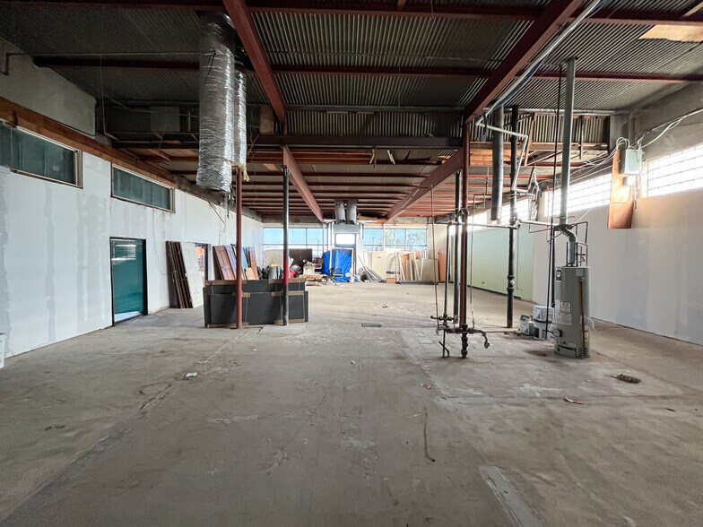 More Photos Of 1001 E Central Ave, Wichita Light Distribution For Lease