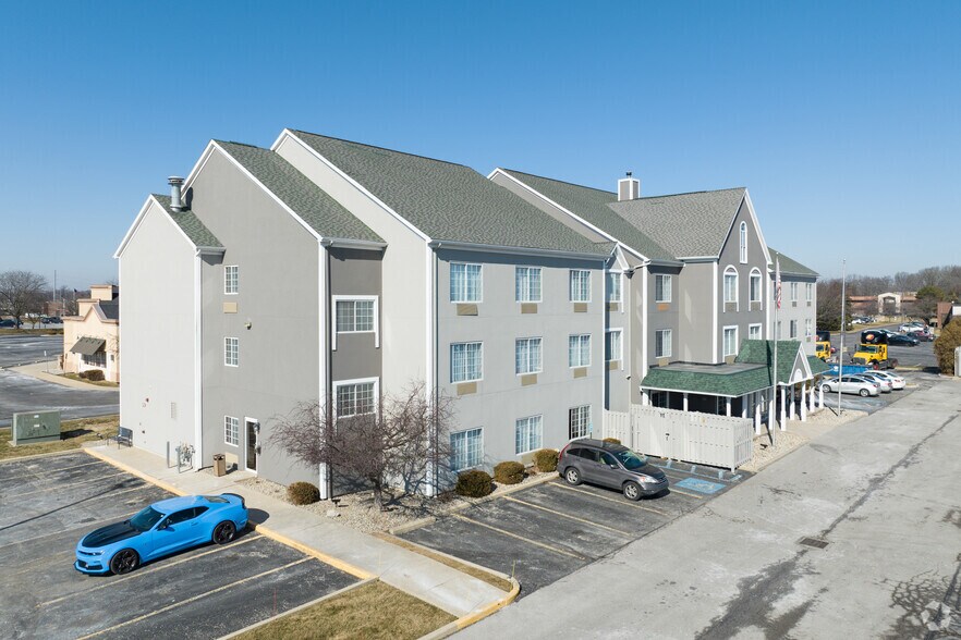 Primary Photo Of 541 W Dussel Dr, Maumee Hotel For Sale