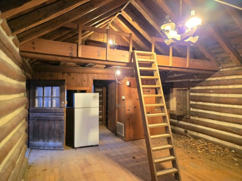 More Photos Of 934 Commander Dr, Roanoke Specialty For Sale