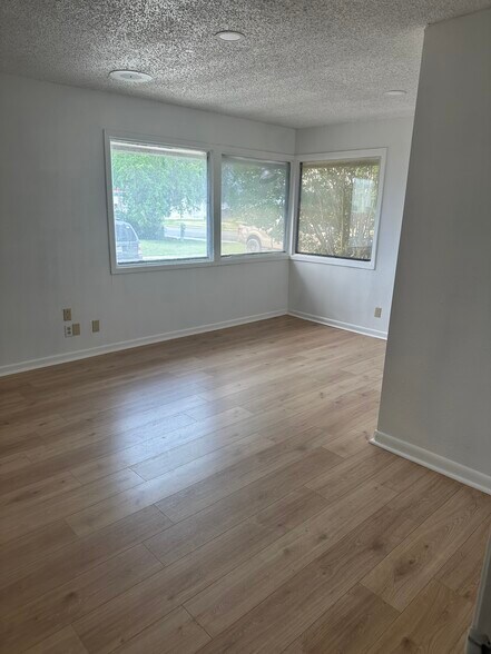 More Photos Of 1420 S Ellison Dr, San Antonio Medical For Lease