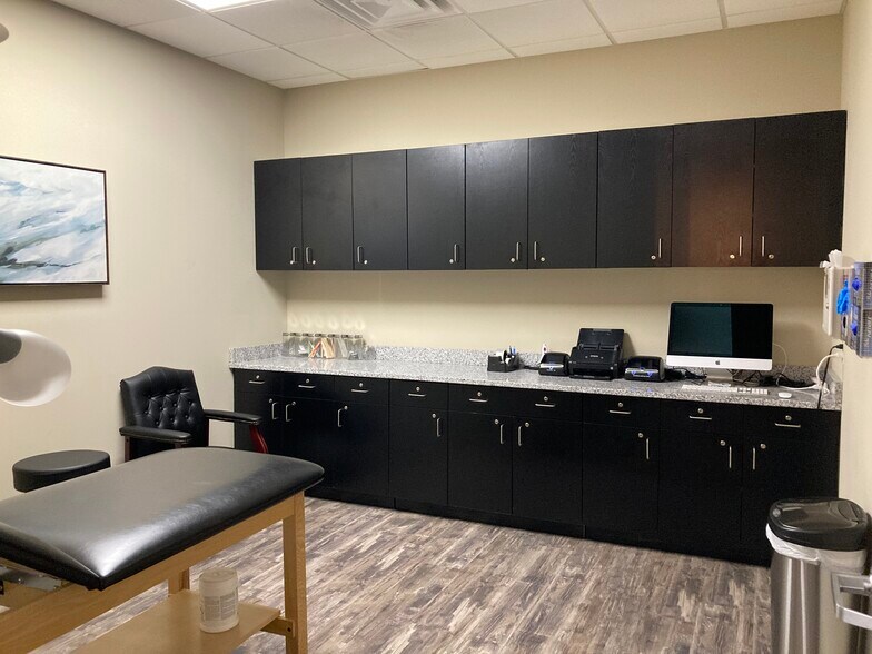 More Photos Of 5618 Brainerd Rd, Chattanooga Medical For Sale