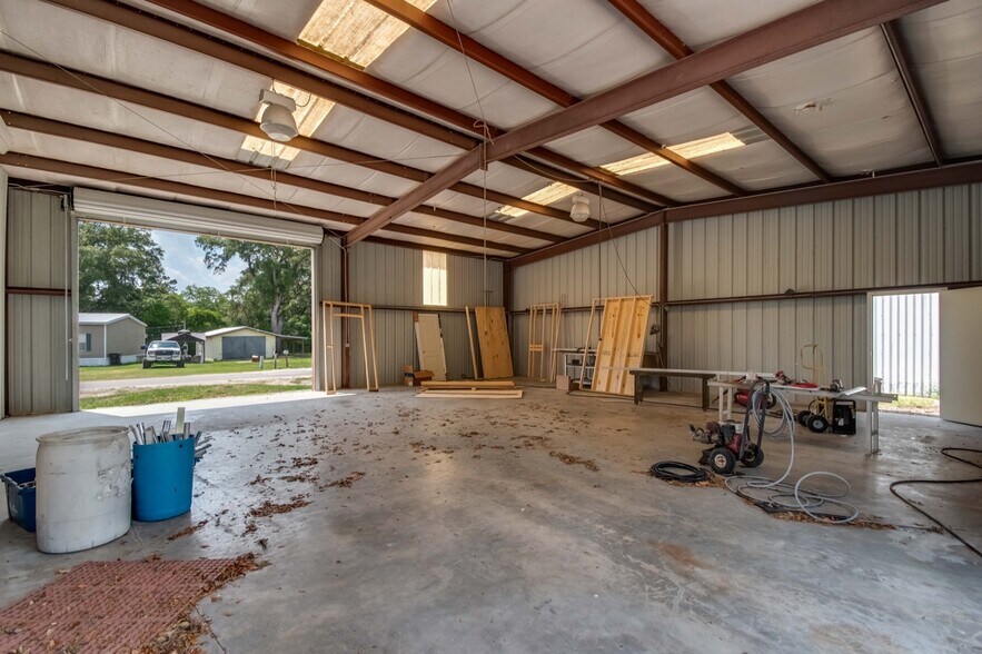 More Photos Of 419 SE 6th St, Williston Warehouse For Lease