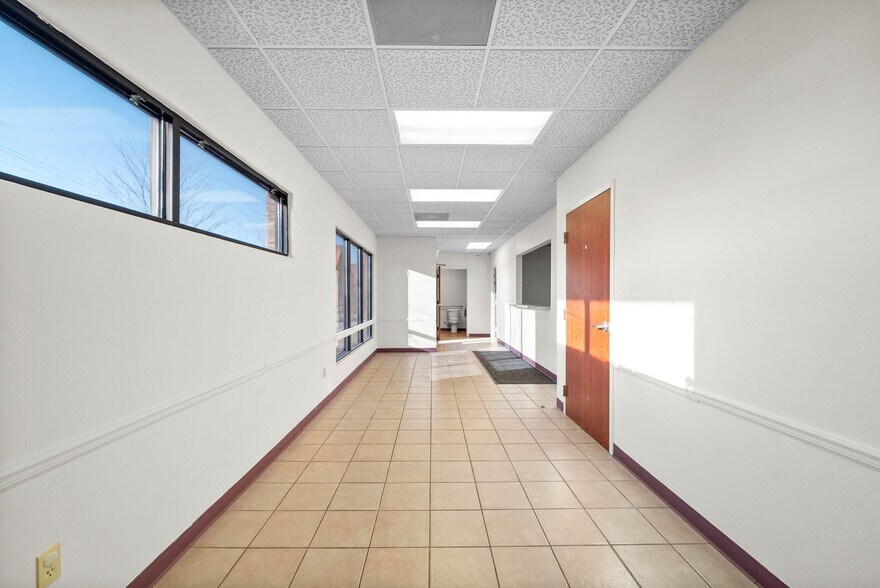 More Photos Of 215 8th St, Clarksville Medical For Lease