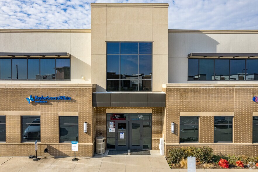 More Photos Of 925 E Southlake Blvd, Southlake Medical For Lease