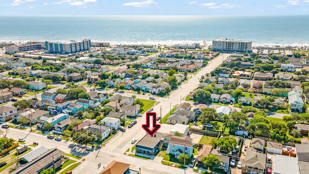 Primary Photo Of 4301 Avenue S, Galveston Storefront For Sale