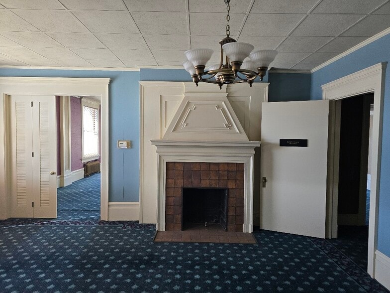 More Photos Of 301-311 E Main St, Stockton Office For Lease