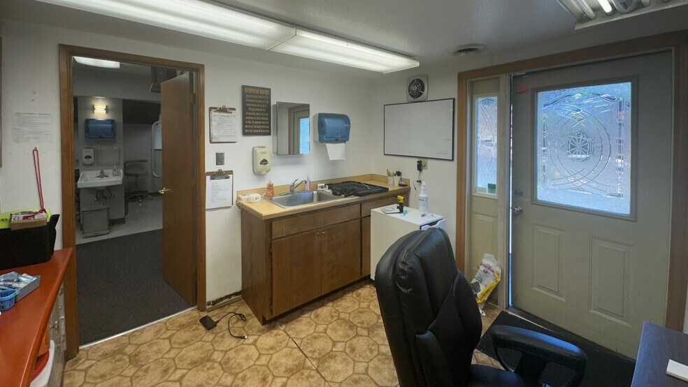 More Photos Of 301 SW Belair Dr, Clatskanie Medical For Sale