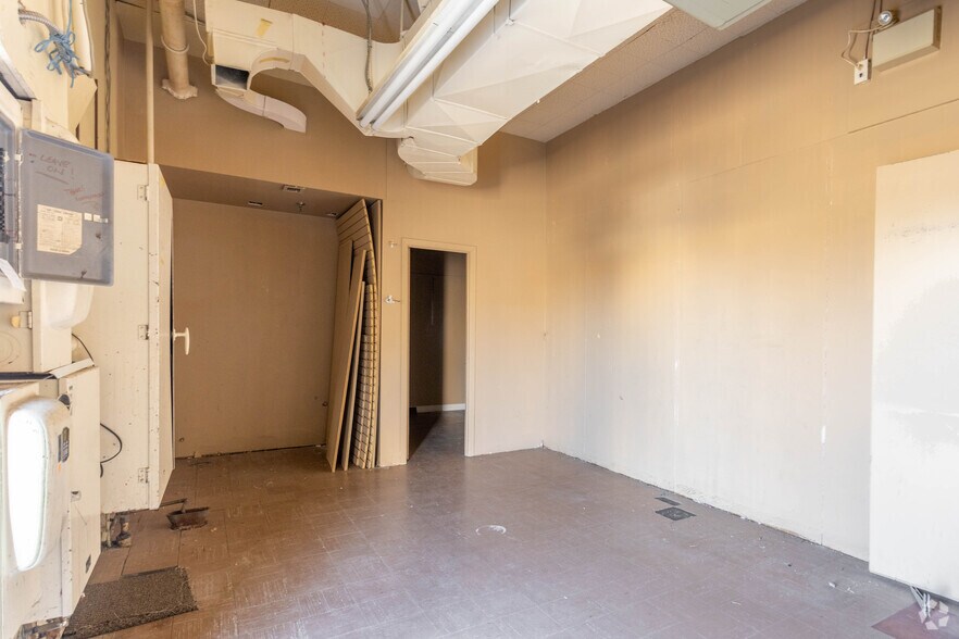 More Photos Of 1431-1527 Rebecca St, Oakville Unknown For Sale