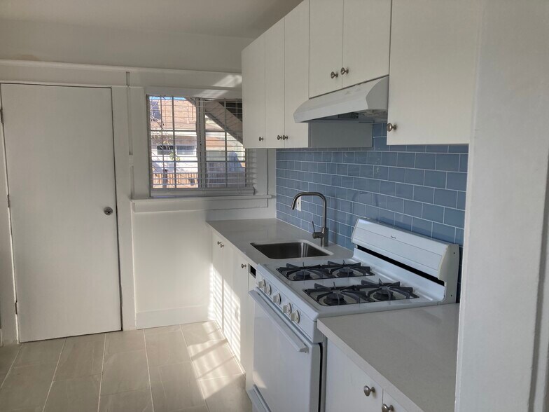 More Photos Of 2415 E 7th St, Long Beach Apartments For Sale