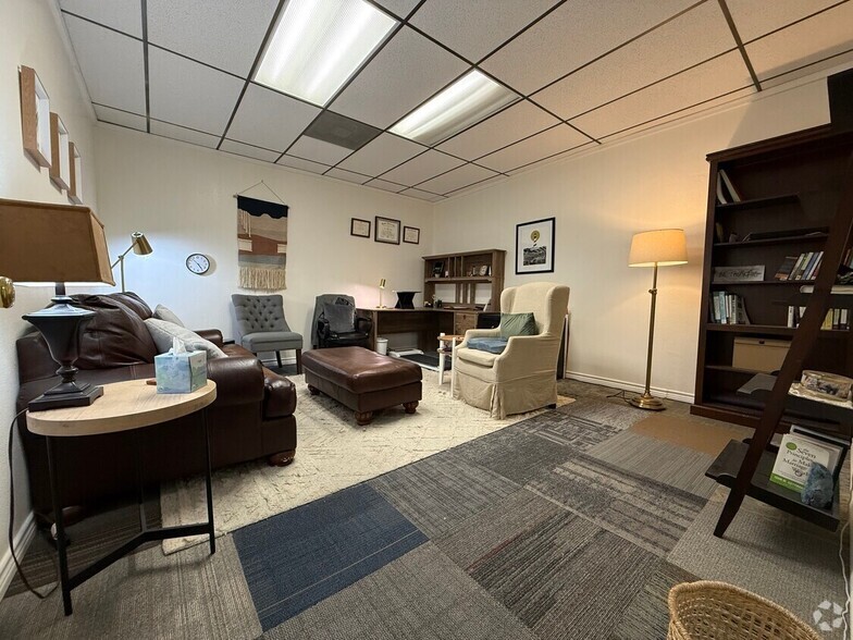 More Photos Of 116 S US Highway 281, Marble Falls Office For Lease