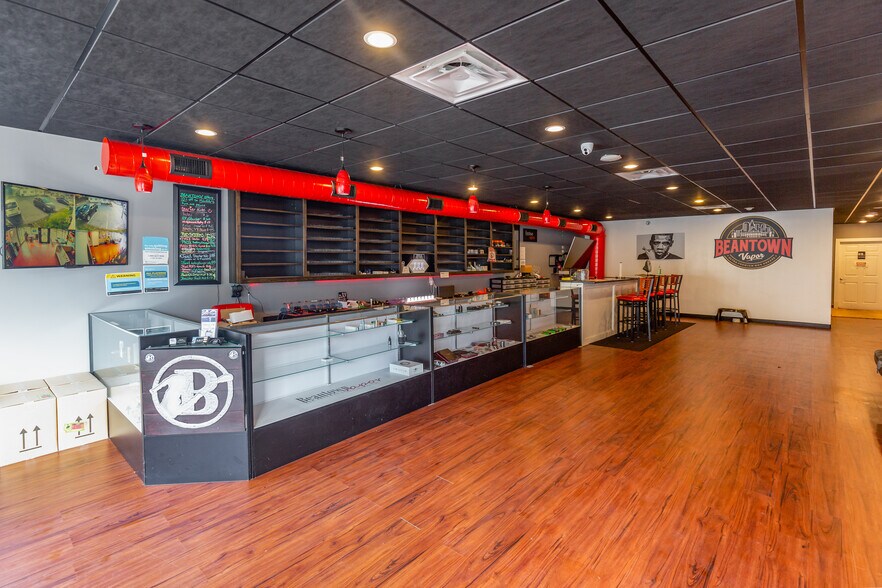 More Photos Of 24 Samoset St, Plymouth General Retail For Sale