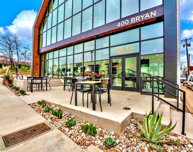 More Photos Of 400 Bryan Ave, Fort Worth Storefront Retail Office For Lease