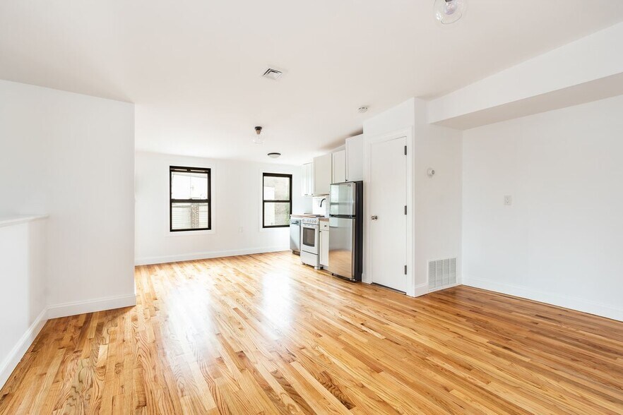 More Photos Of 524 Lorimer St, Brooklyn Storefront Retail Residential For Sale