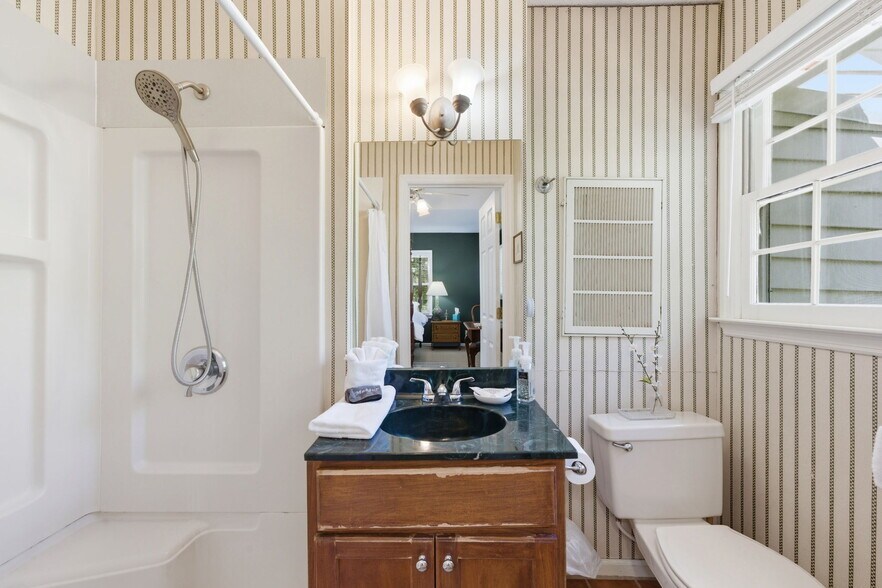 More Photos Of 508 Church St, Oriental Hospitality For Sale