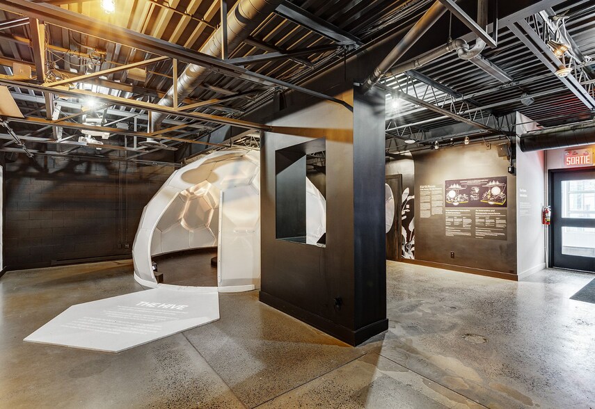 More Photos Of 7049 Rue Saint-Urbain, Montréal Showroom For Sale