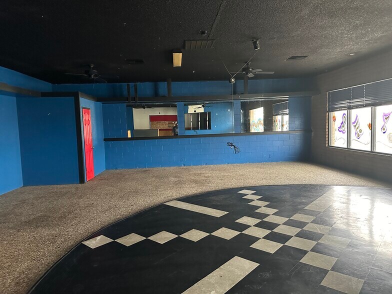 More Photos Of 230 Fox St, Lemoore Restaurant For Sale