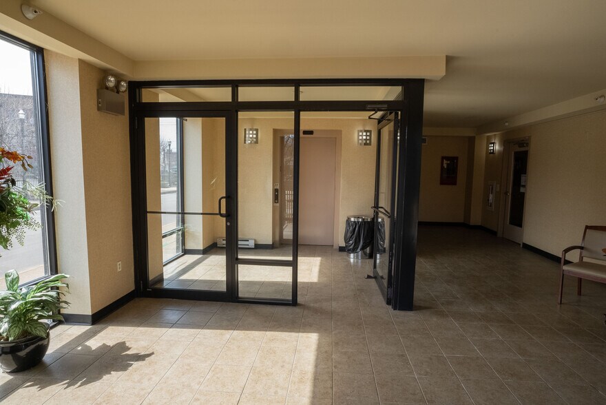 More Photos Of 253 E Washington St, New Castle Office For Lease