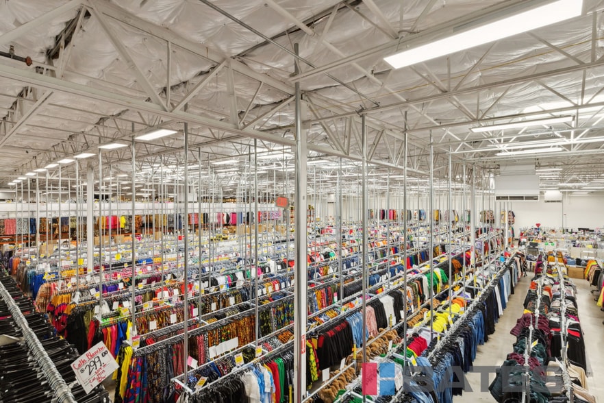 More Photos Of 8330 N Stemmons Fwy, Dallas Freestanding For Sale