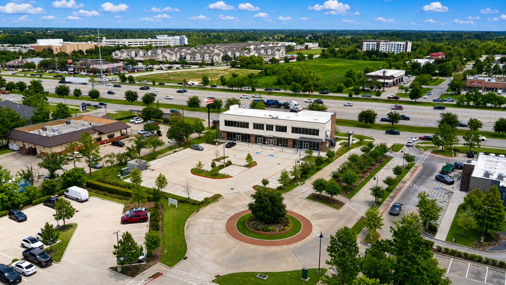More Photos Of 18386 I45, Shenandoah Freestanding For Lease