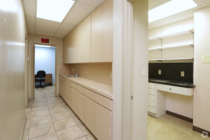 More Photos Of 3801 N University Dr, Sunrise Storefront Retail Office For Lease