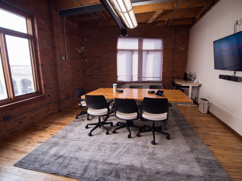 More Photos Of 2401 W Superior Viaduct, Cleveland Office For Lease