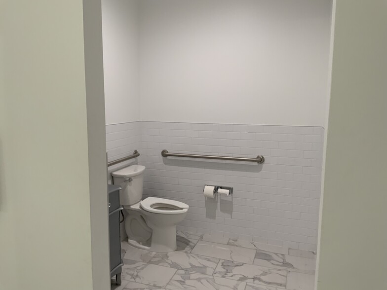 More Photos Of 400 S Oak St, Roanoke Apartments For Lease