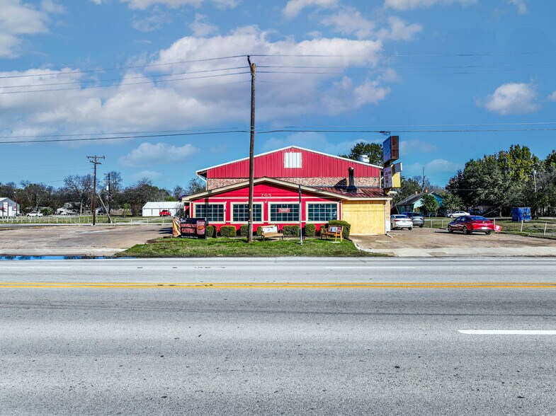 More Photos Of 705 E Moore Ave, Terrell Restaurant For Sale