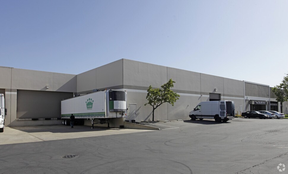 More Photos Of 2349 Industrial Pky W, Hayward Warehouse For Lease