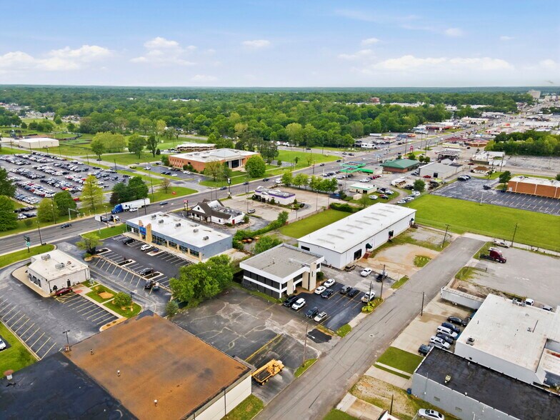 More Photos Of 1331 N Stewart Ave, Springfield Medical For Sale