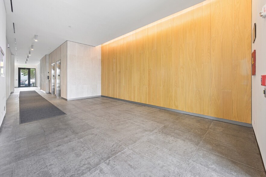 More Photos Of 1695 NW 110th Ave, Miami Office For Sale