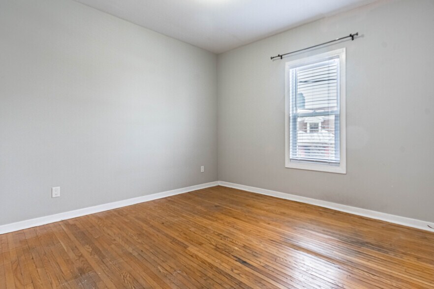 More Photos Of 740 Lansdowne Av, Toronto Multifamily For Sale