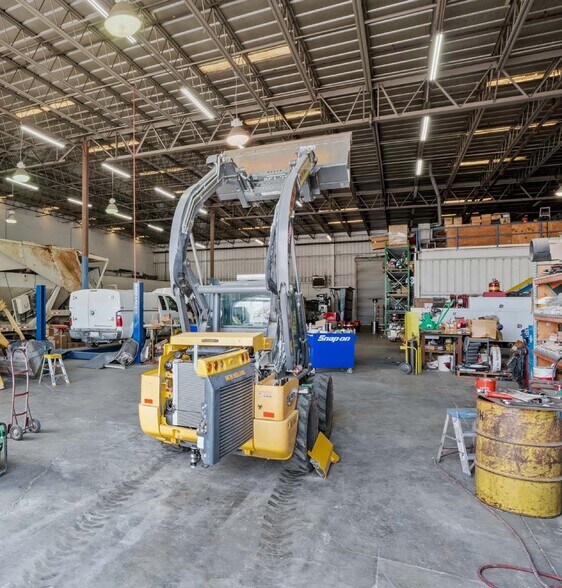 More Photos Of 924 W Rialto Ave, Rialto Warehouse For Lease