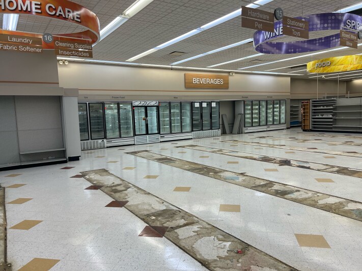 More Photos Of 421 N High St, Hillsboro Drugstore For Lease