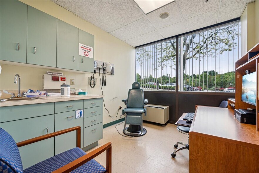 More Photos Of 1465 State Route 31 S, Annandale Medical For Lease