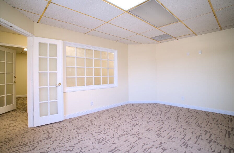 More Photos Of 300 N Tustin Ave, Santa Ana Office For Lease