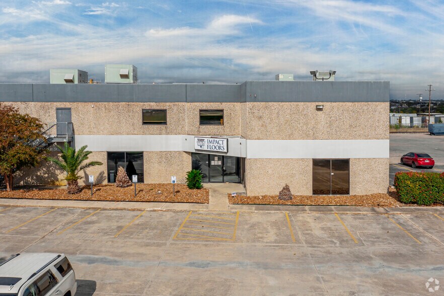More Photos Of 6111 Woodlake Ctr, San Antonio Manufacturing For Lease