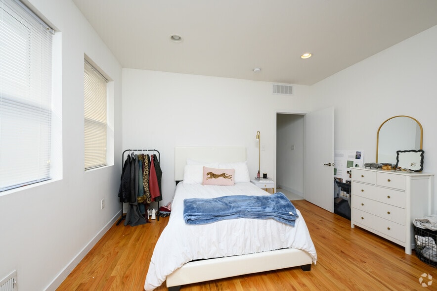 More Photos Of 521 N 34th St, Philadelphia Apartments For Sale