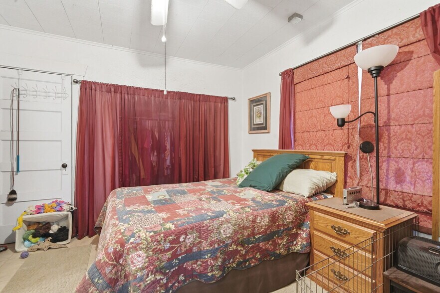 More Photos Of 718 E New York Ave, Deland Specialty For Sale