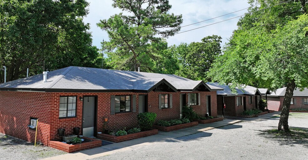 More Photos Of 33700 S 51 Hwy, Wagoner Hotel For Sale