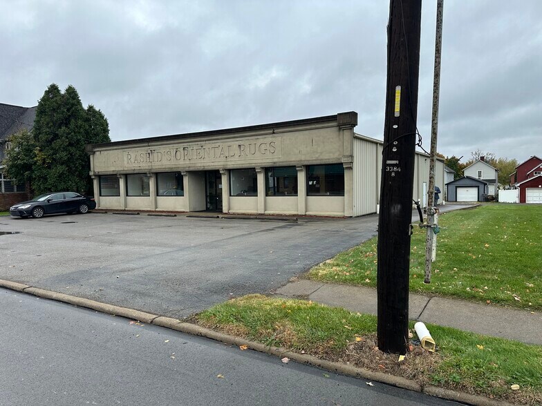 More Photos Of 1236 E Washington St, New Castle Showroom For Sale