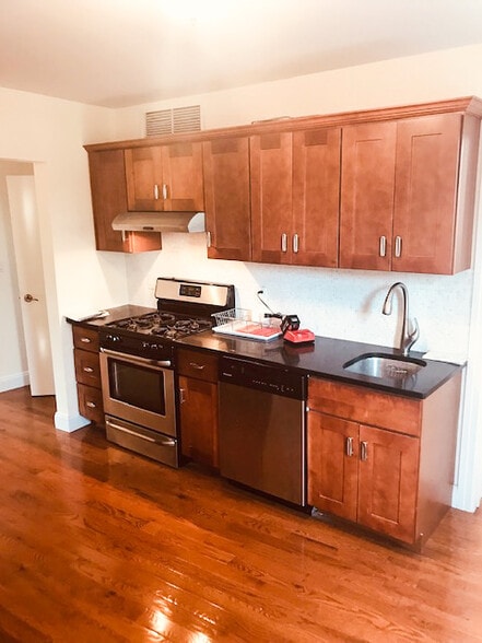 More Photos Of 1801 26th Rd, Astoria Restaurant For Sale